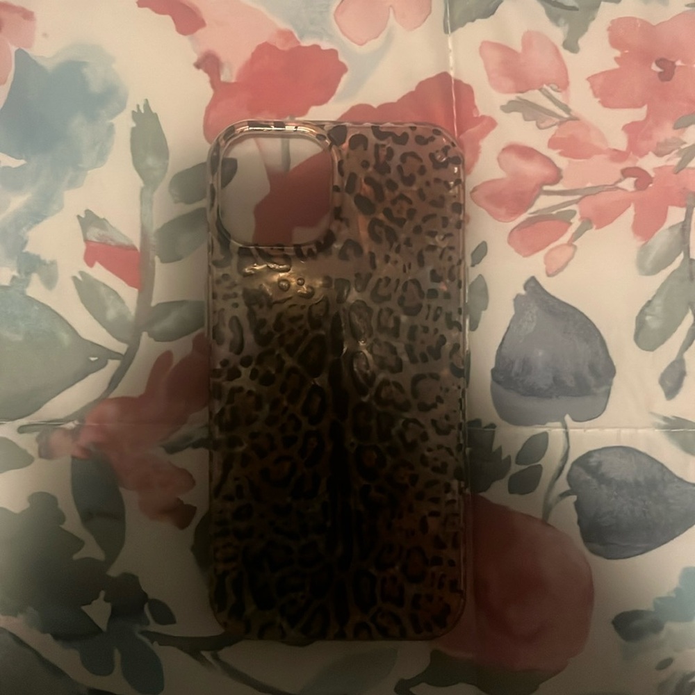 Leopard phone case, used a couple of times but is clean.
